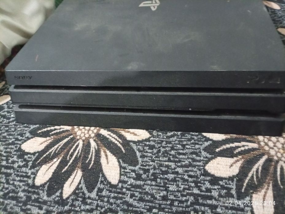 Vând PS 4 pro negru