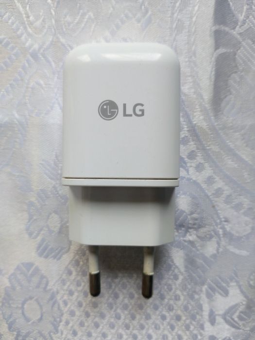 Baterii și încărcătoare originale Nokia, încărcător LG