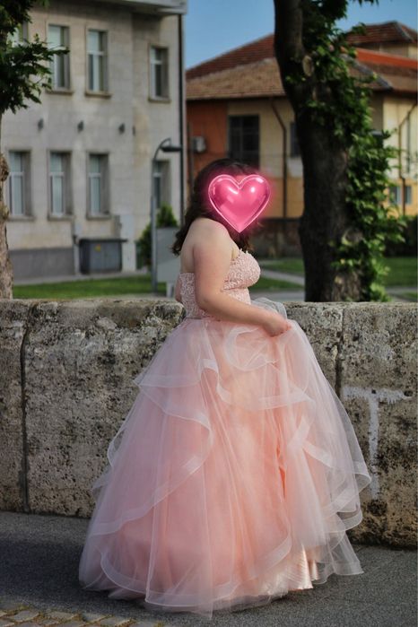 Бална рокля в цвят розов