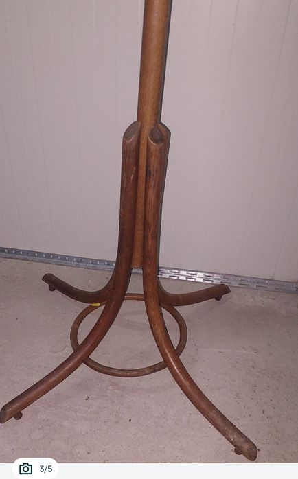 Уникална закачалка за дрехи - дървена!