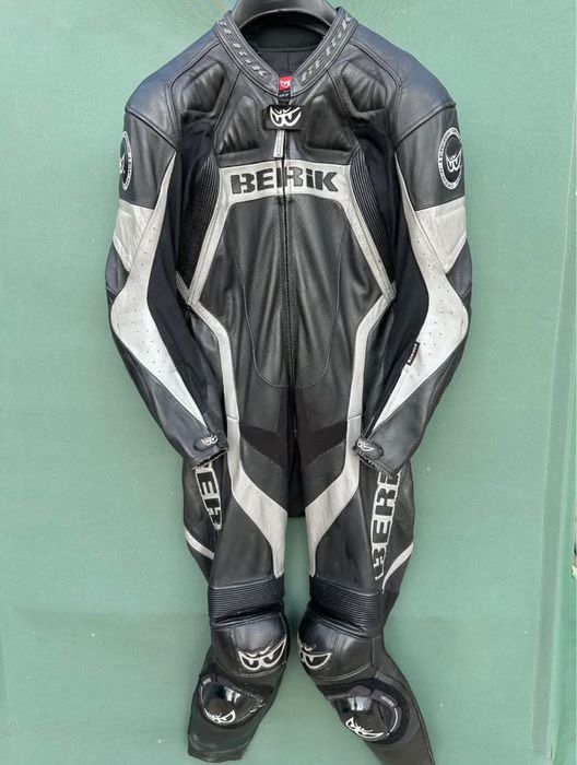 Екип Berik 1 част S/М размер