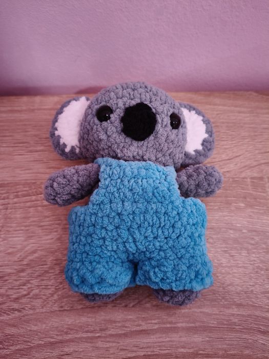 Ръчно плетена играчка