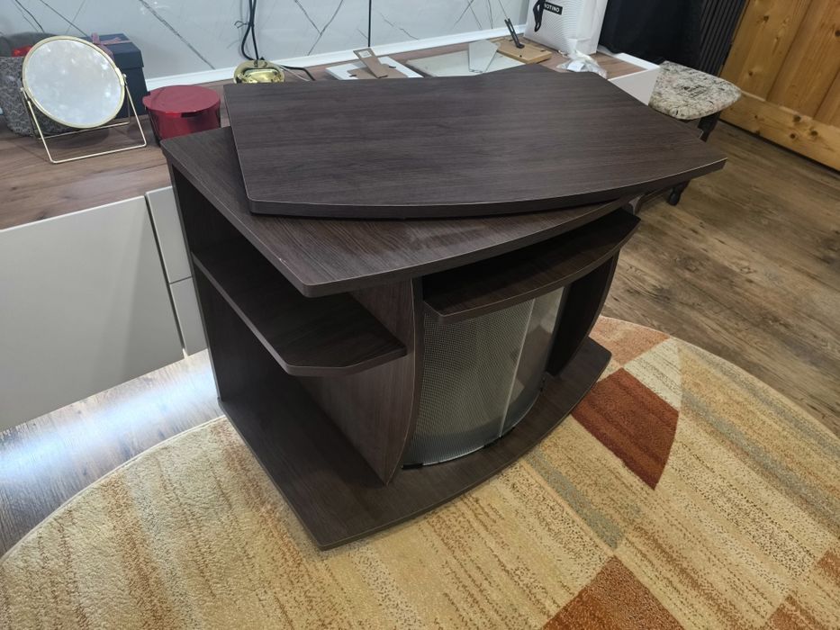 Въртящ се тв бар