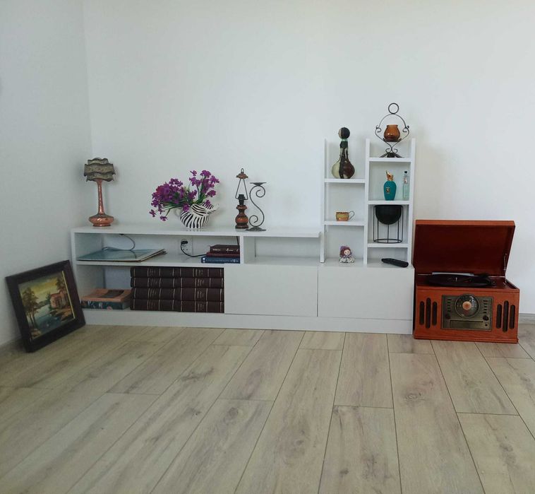 Comoda sufragerie alba