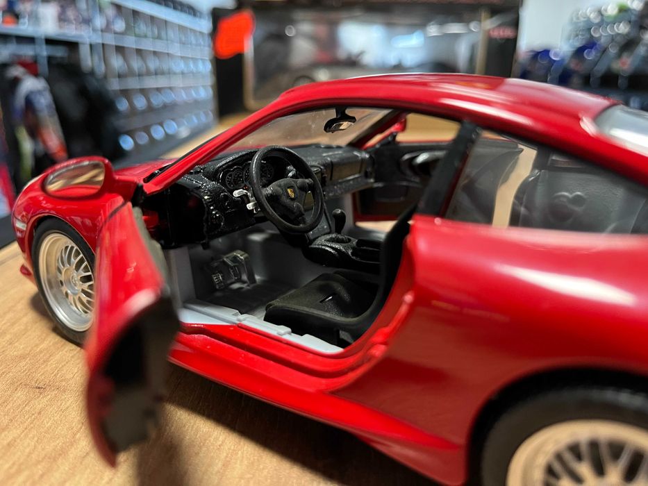 Метална колекционерска количка модел  BBURAGO PORSCHE GT3 1999г.1:18