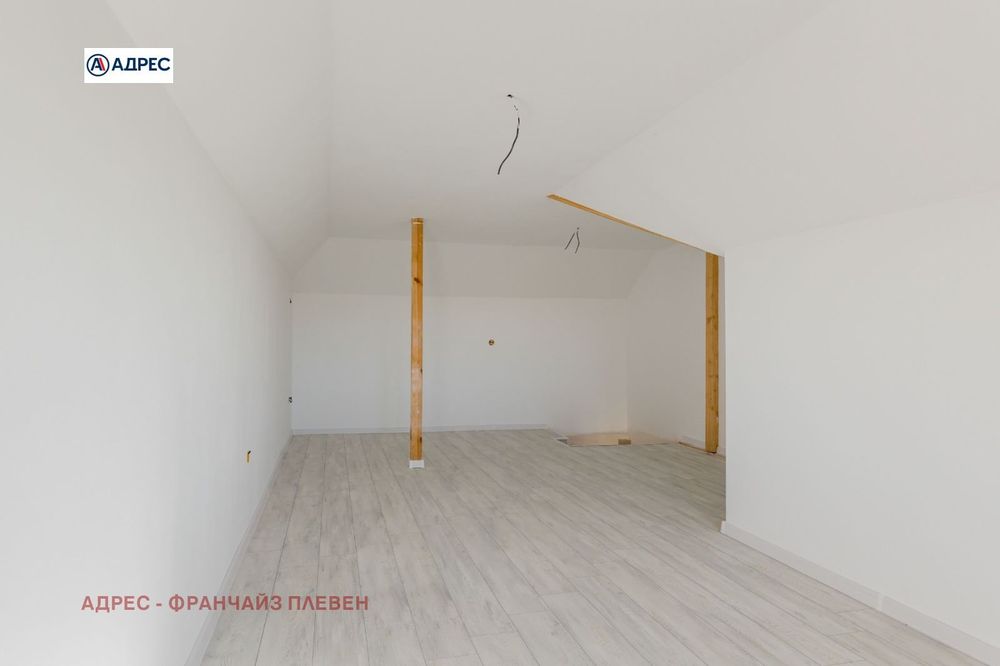 Къща в Плевен, област-с.Пелишат площ 150 цена 115000