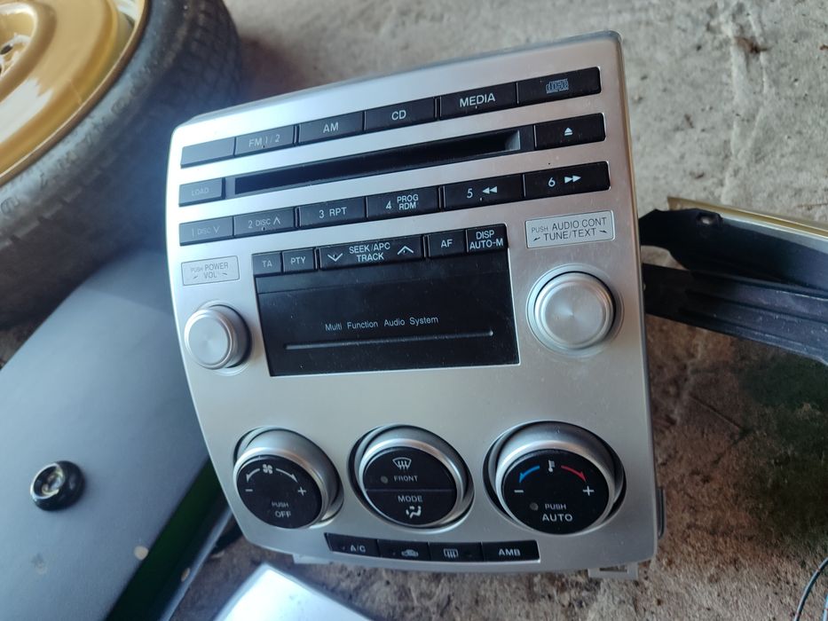 Фарове,стопове, теглич Мазда 5