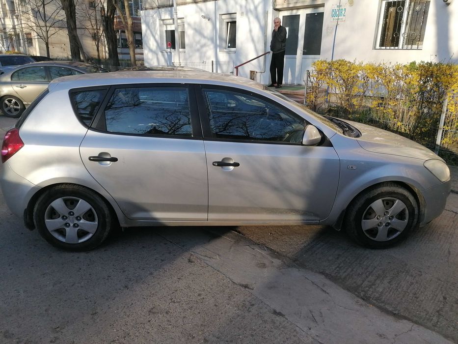 kia ceed 2008, benzina, 109 cp, 193.000 km, primul proprietar discuri si placute noi revizia la zi fara avarii