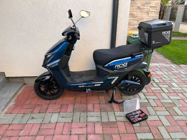 Scuter electric RDB NEPTUN III, 2000W, fara permis, 25 km/h
