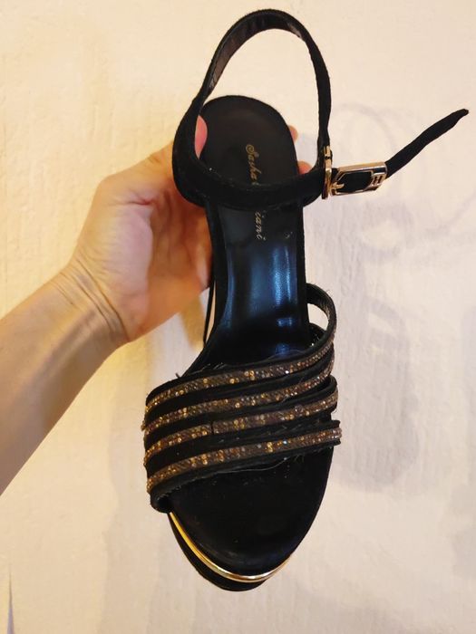 Босоножки замшевые