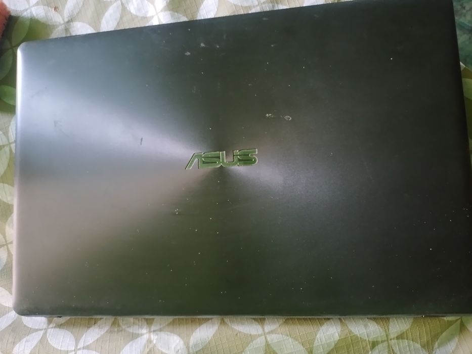 Продавам лаптоп asus x550c