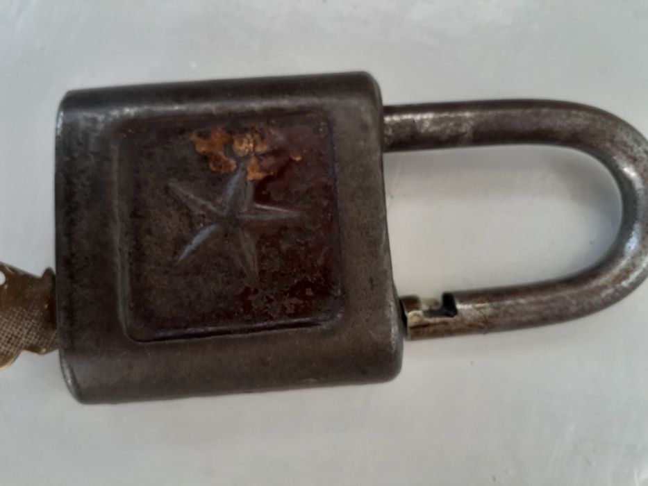 Продаётся антикварный замок