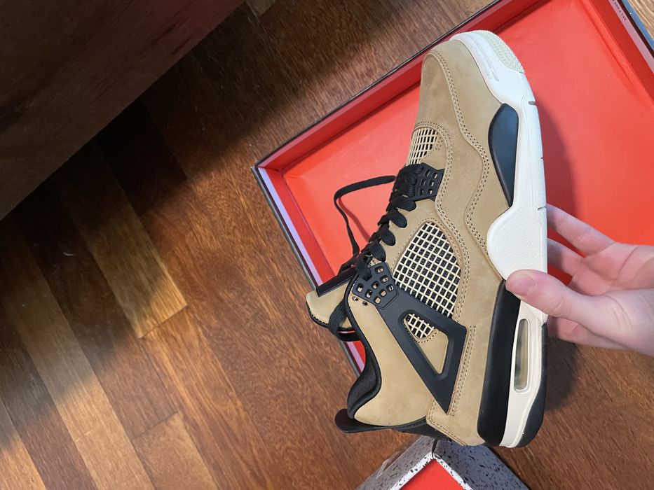 Jordan 4 Retro fossil
