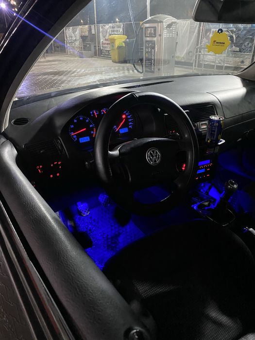 Volkswagen Golf 4 1.6 16V – 2003 – bine întreținut