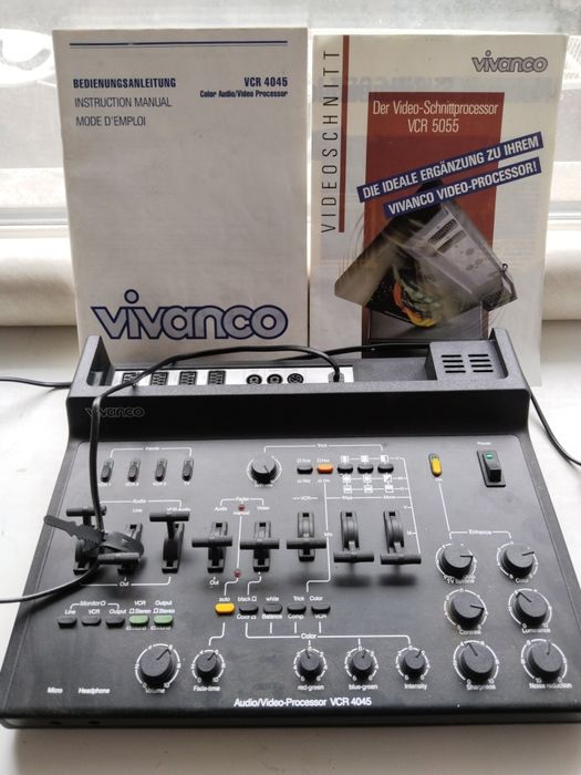 Микшерскии пульт и гитарный усилитель