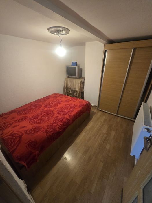 Camere de închiriat la curte