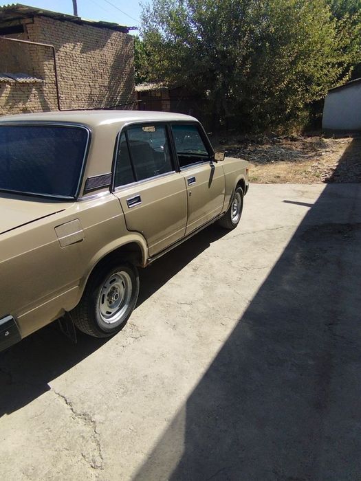 Vaz 2107 sotiladi.
