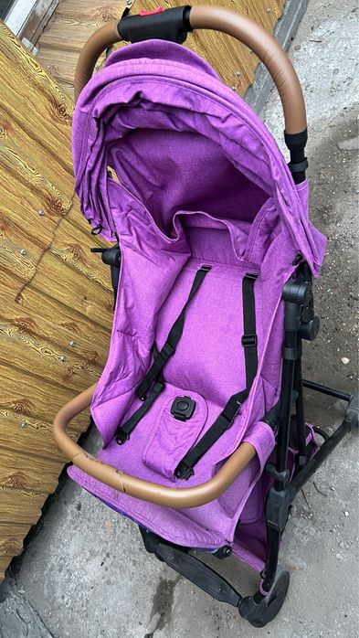 Коляска компактная с нюансом