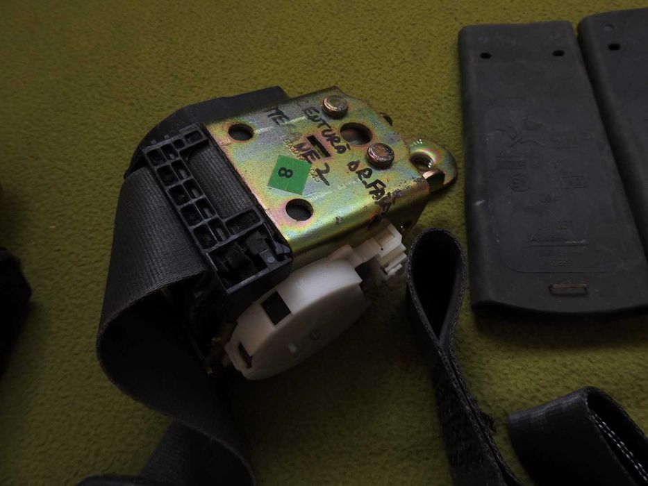 2 centuri fata pentru Megane 2 cabrio CC