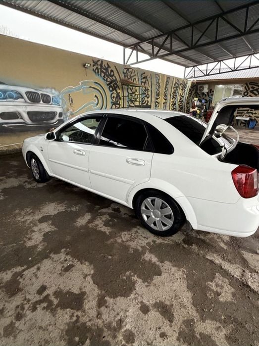 Lasetti.  Ласетти