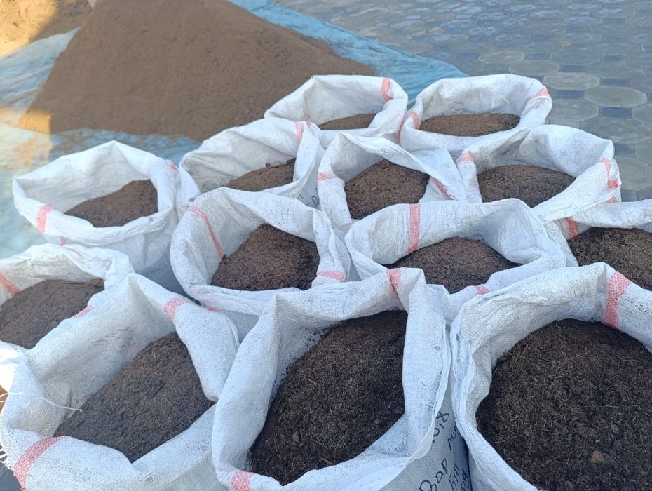 Дробленый навоз в мешках