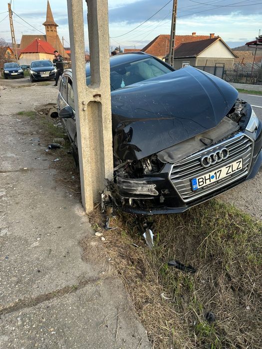 Adudi A4 B9 2016 avariată