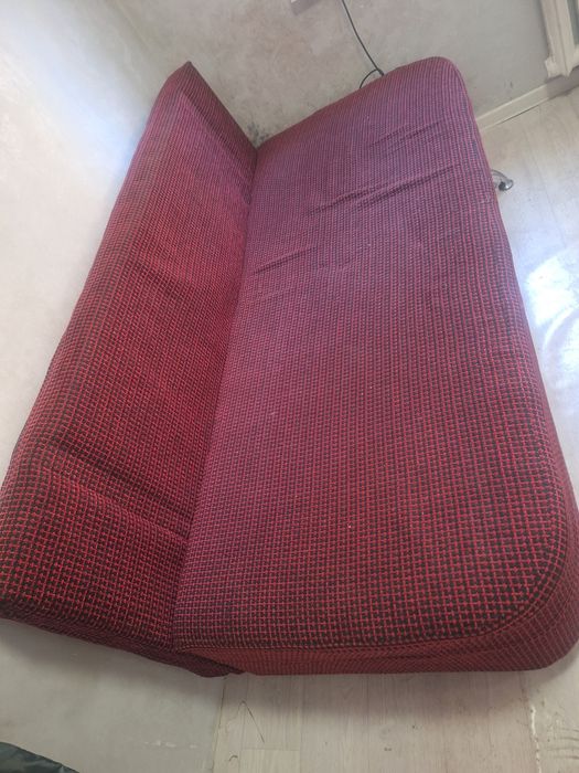 Диван срочно продам