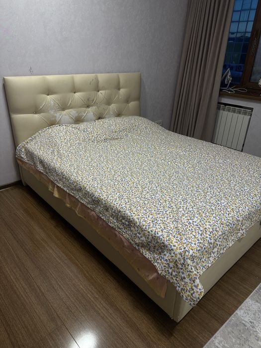 Кровать с матрасом