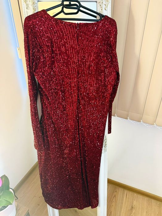 Червена парти рокля