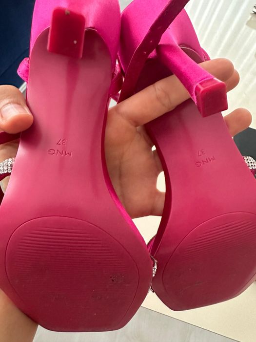 Вечерние туфли на шпильке Mango