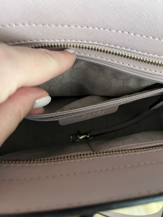 Geanta  Michel Kors medie din piele naturala
