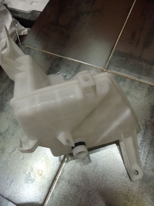 Бачок омывателя Toyota Corolla 150. Auris e15 .