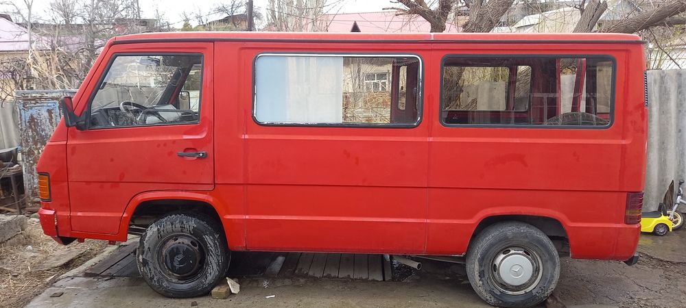 Запчасти мотор мерседес 2.4 .масляный насос. Аппаратура .тарсион MB100