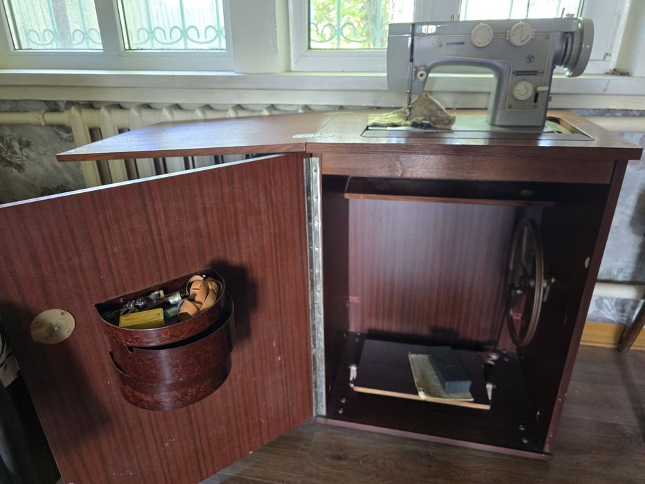 Продам швейную машину б/у