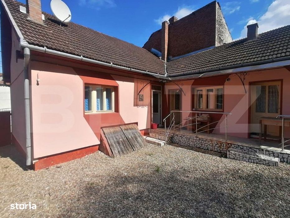 Casa 3 camere 1 bucatarie 1 baie 100 mp utili cu toate utilitatile Zon