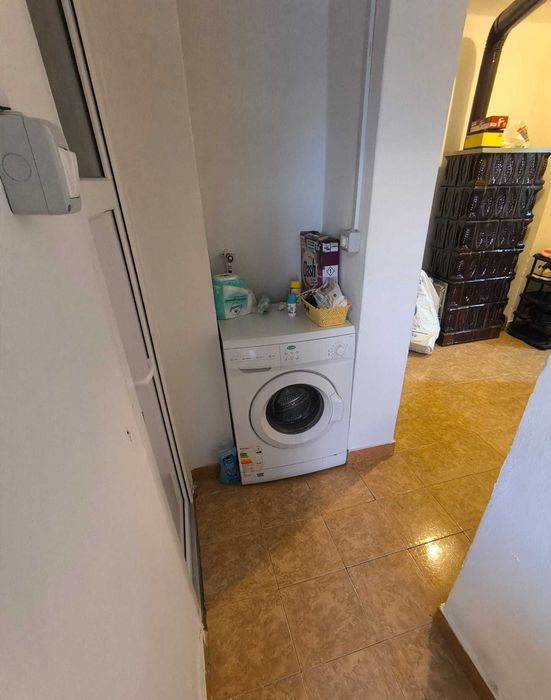 Vand apartament 2 camere balcon inchis magazie lemne geamuri termopane