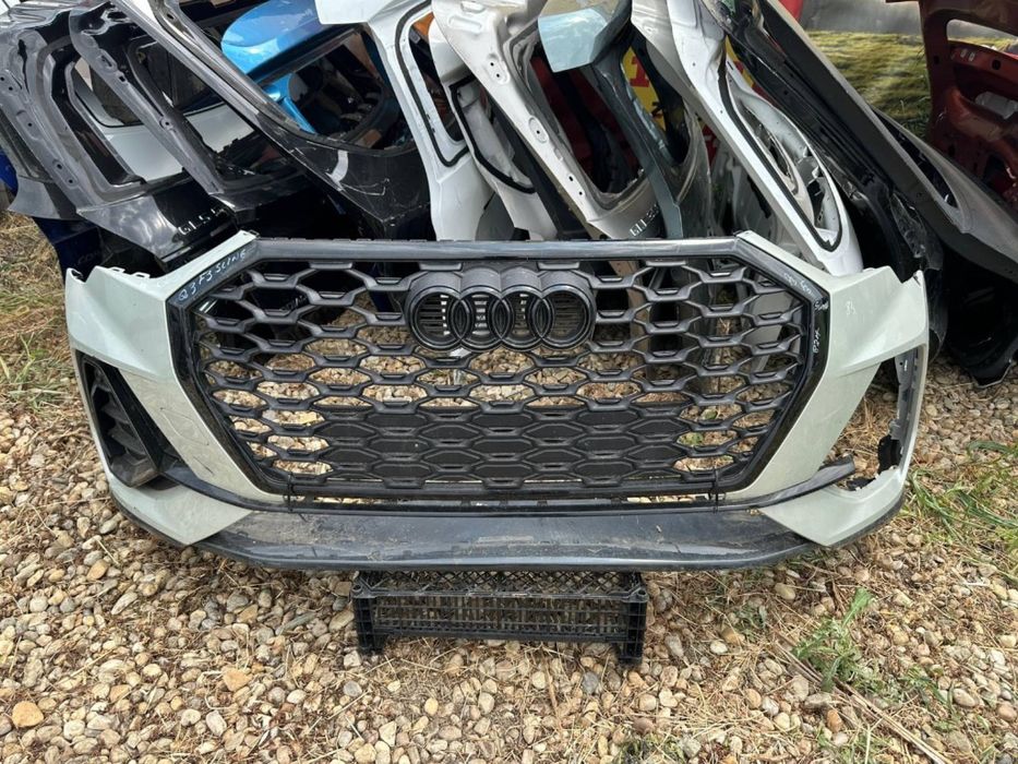 Bara fata + grila centrala + grila proiector Audi Q3 83A S-LINE