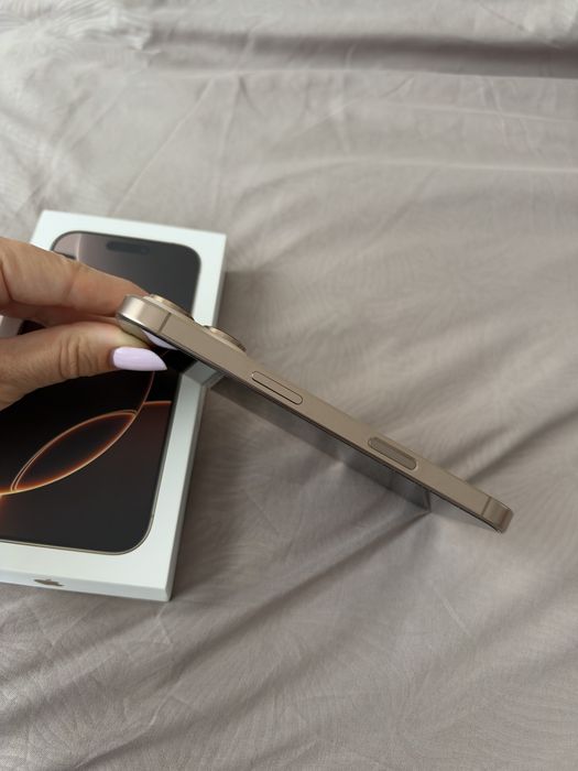 Iphone 16 pro desert titanium
