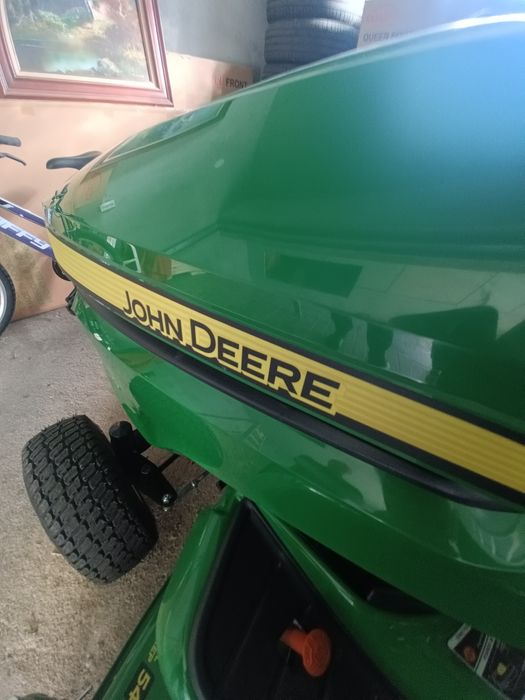 Tractor tuns iarba John Deere x590