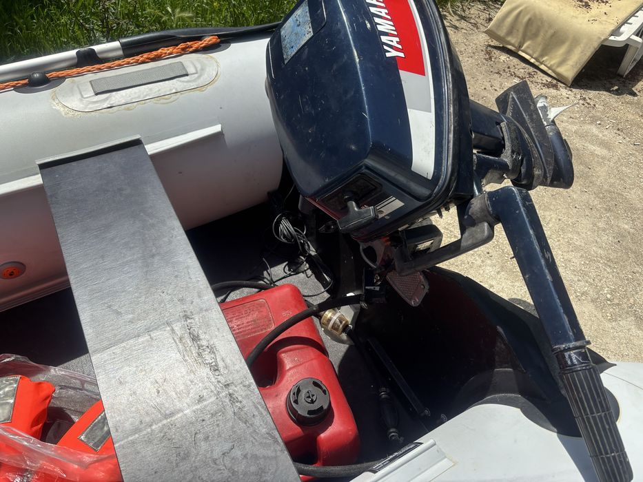 Лодка с мотор, сонар,помпа и жилетка