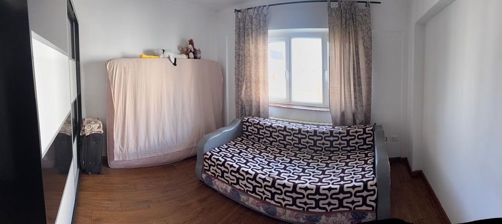 Vând Apartament 3 Camere, 65 mp, etaj 2 Str.  Salcâmului