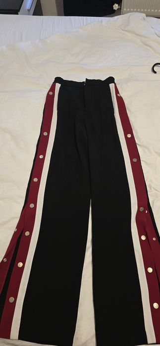 Pantaloni Zara model cunoscut