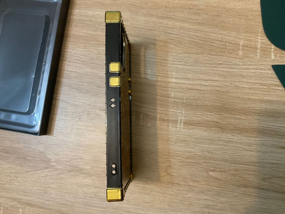 Vând husă Louise Vuitton pt iPhone 14 pro