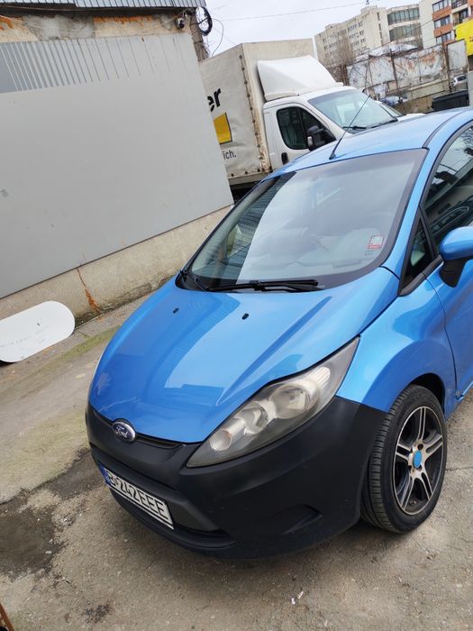 Vând Ford fiesta 2009
