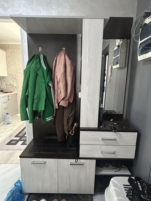 Продам шкаф в прихожую