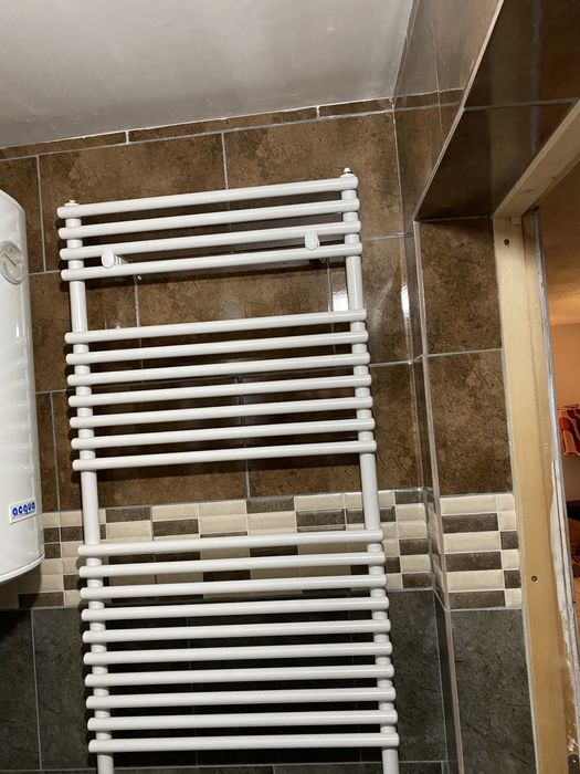 Vind cabana sau schimb cu apartament 2 camere in reghin