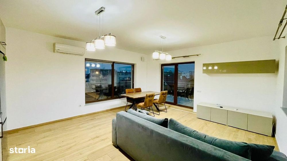 Casă  cu două apartamente și spațiu comercial,parter,etaj,etaj retras