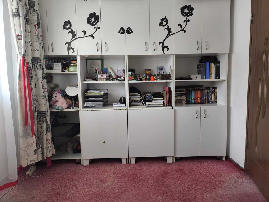Vand apartament 4 camere , decomandat, mobilat si utilat, la autogara Militari et. 8/10