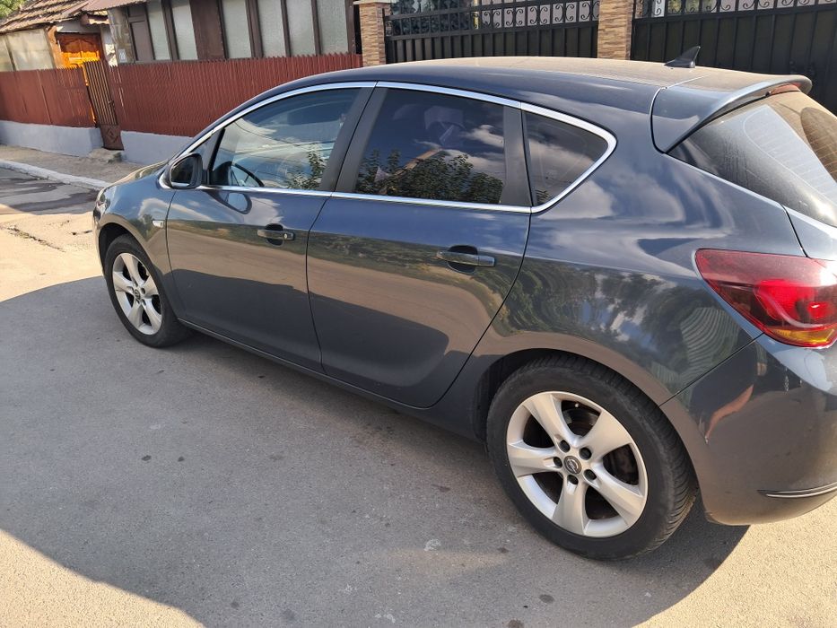 Se vinde opel astra j