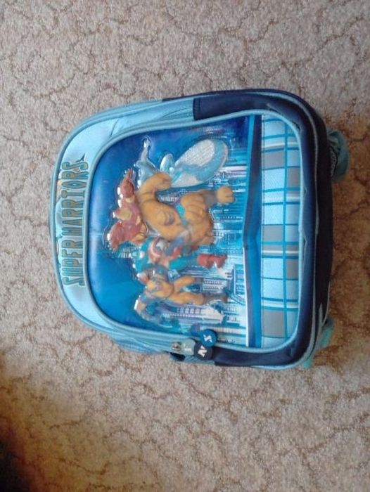 Рюкзак для школьника начального класса